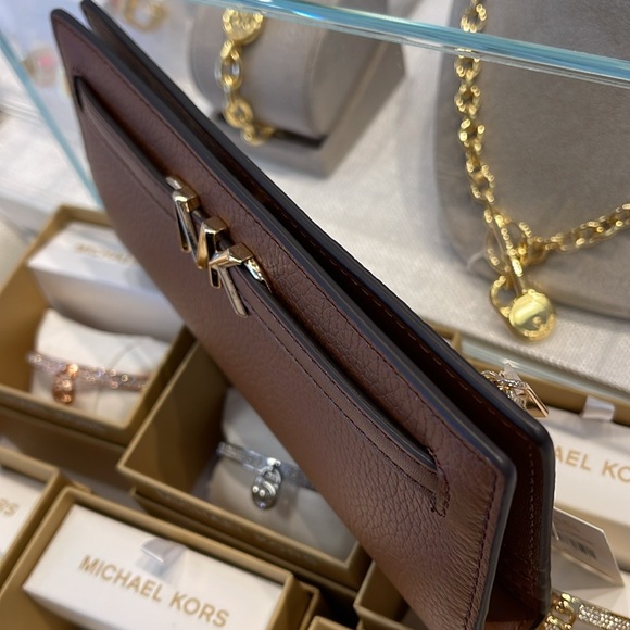 Michael Kors Reed Large Bifold Pebbled Leather Snap Wallet Card Case
Luggage
NWT - Picture 9 of 16